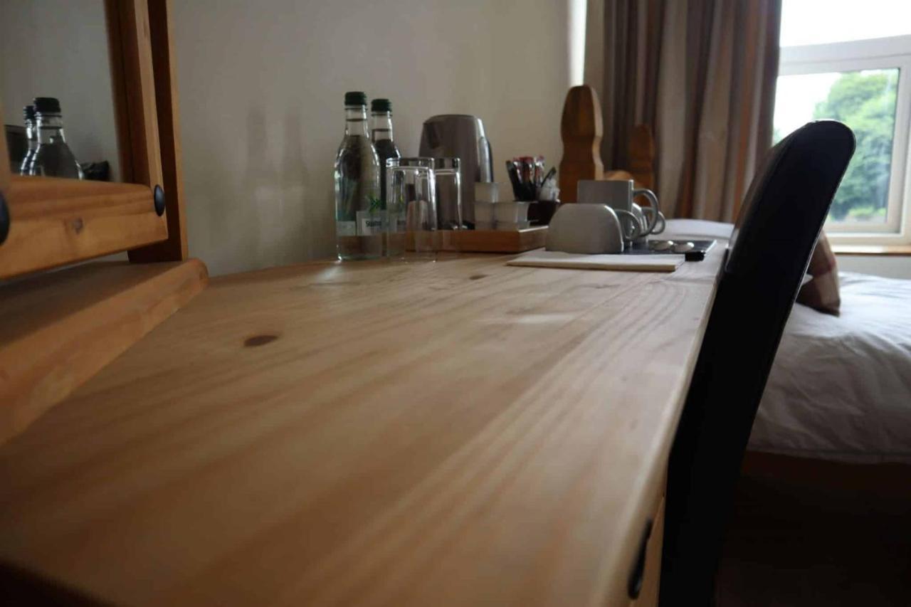 The Hare & Hounds Inn Foulridge Eksteriør bilde